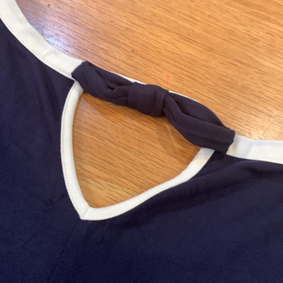 THOMAS KELLY ~Size L~Classic Navy & White Trim Stretch Top ~ - Picture 6 of 14